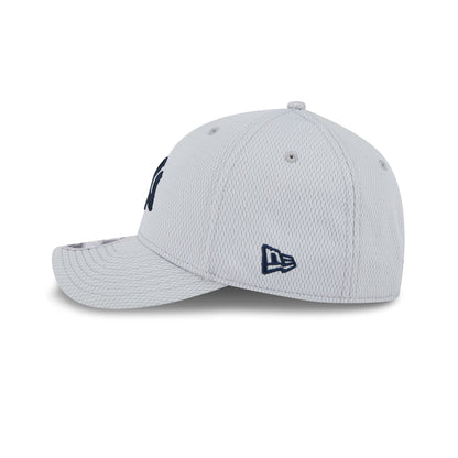 New York Yankees 2025 Clubhouse Gray 9FORTY M-Crown Snapback Hat
