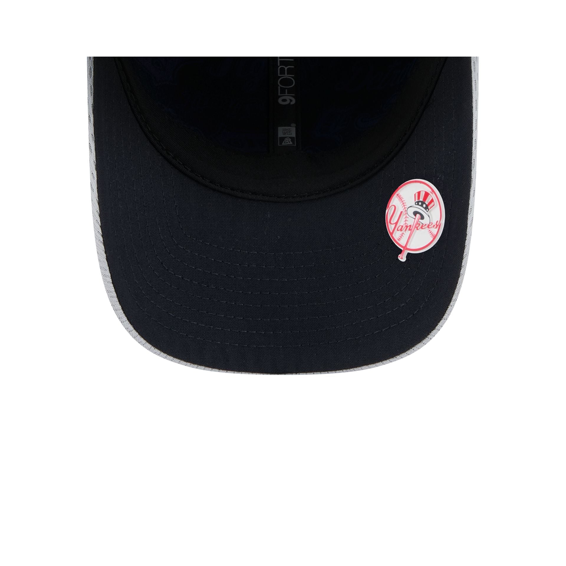 New York Yankees 2025 Clubhouse Gray 9FORTY M-Crown Snapback Hat